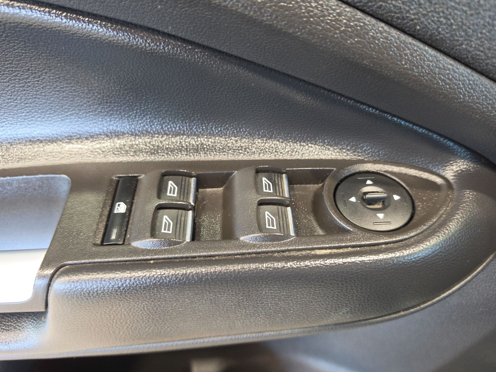 Thumbnail: 2019 Ford Escape - 16