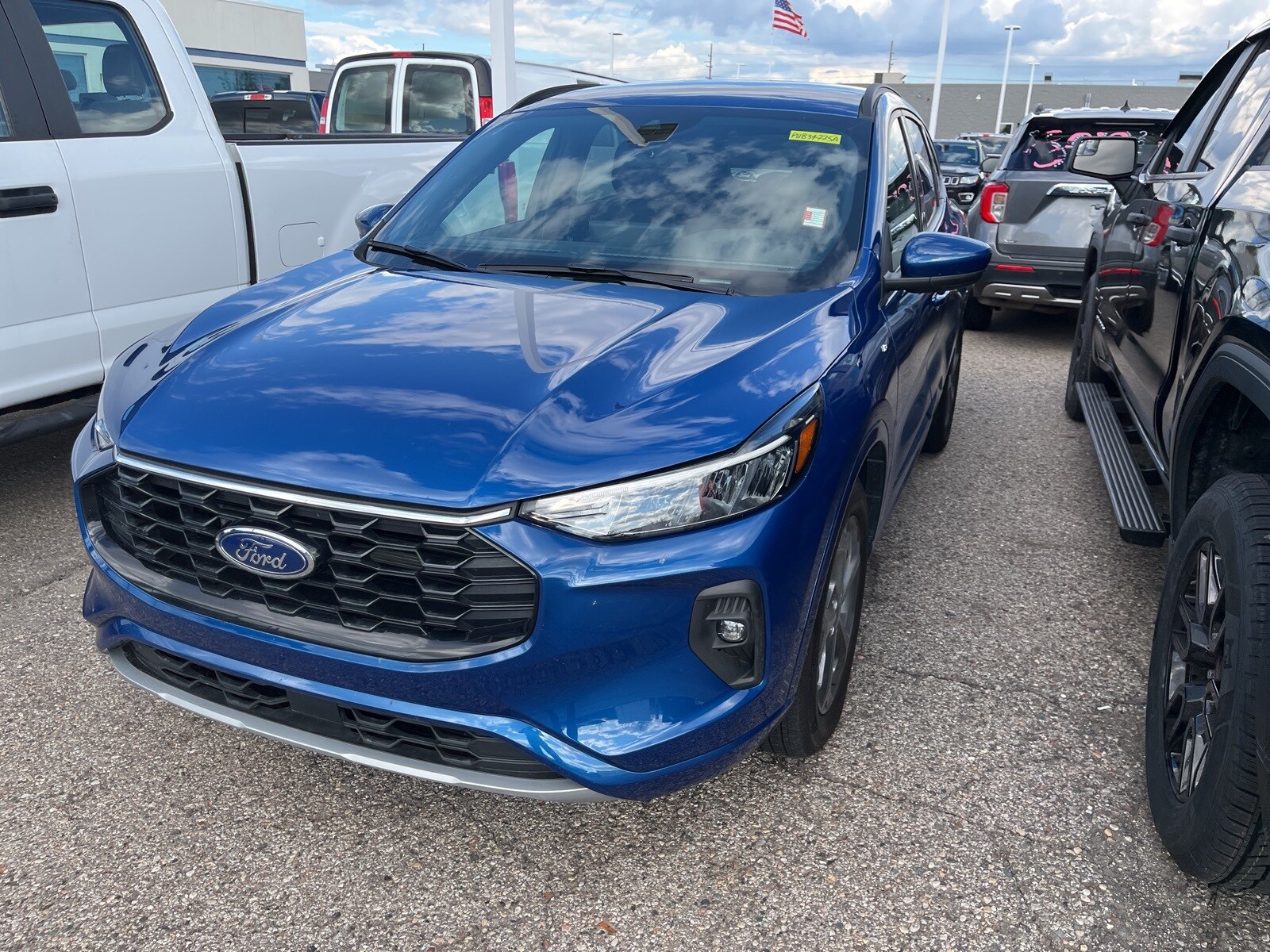 2023 Ford Escape ST-Line Select photo 2