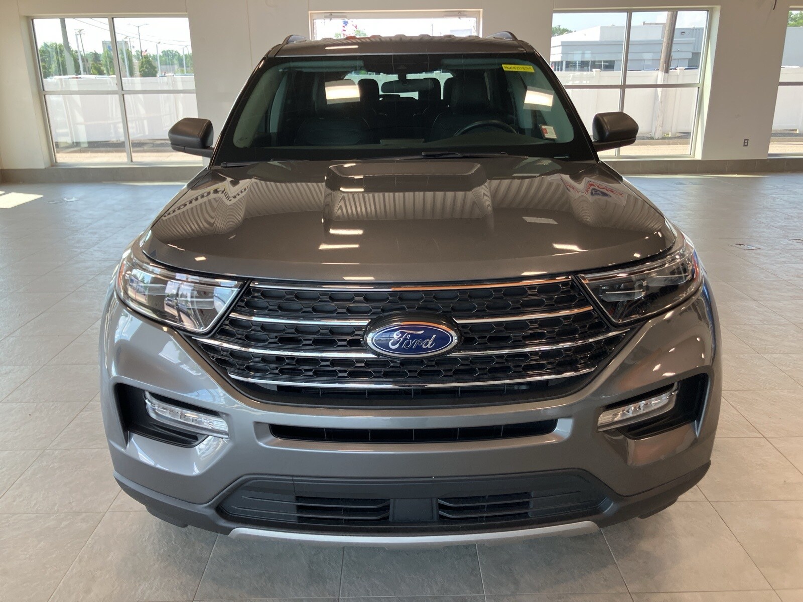 2023 Ford Explorer XLT photo 2