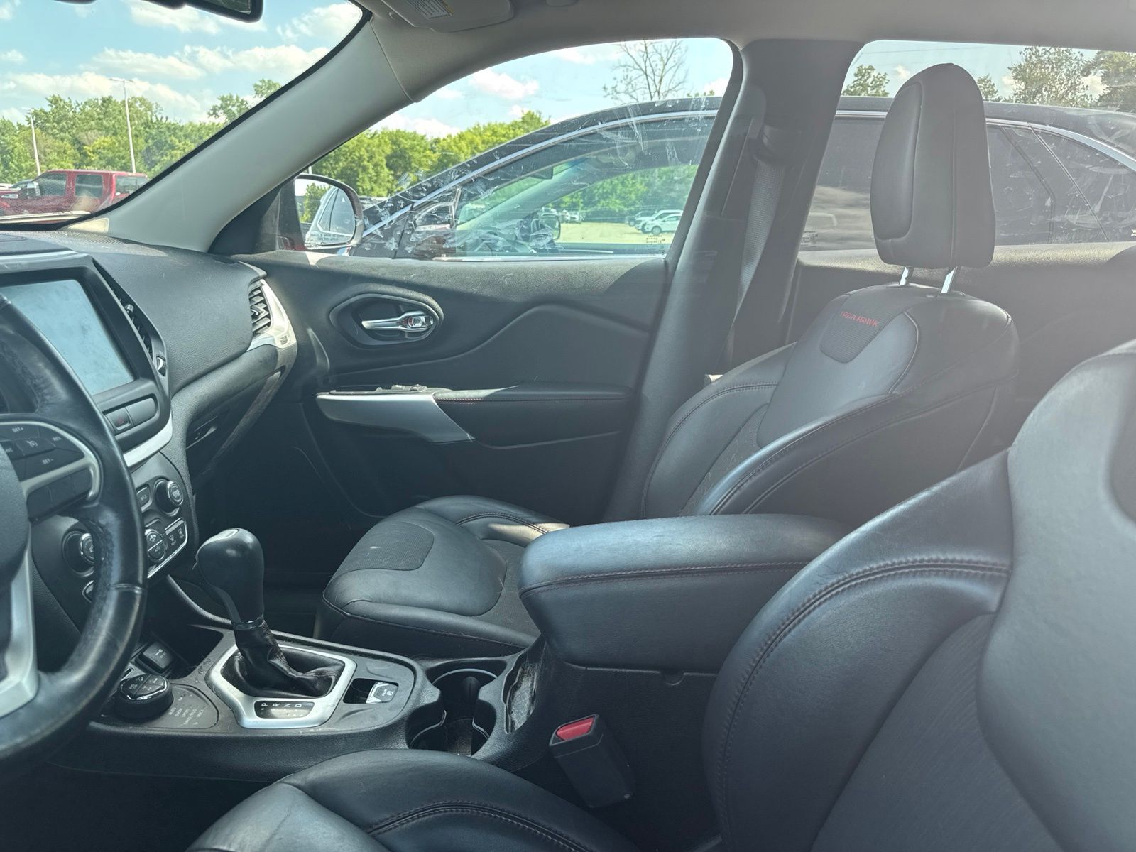 Thumbnail: 2018 Jeep Cherokee - 31