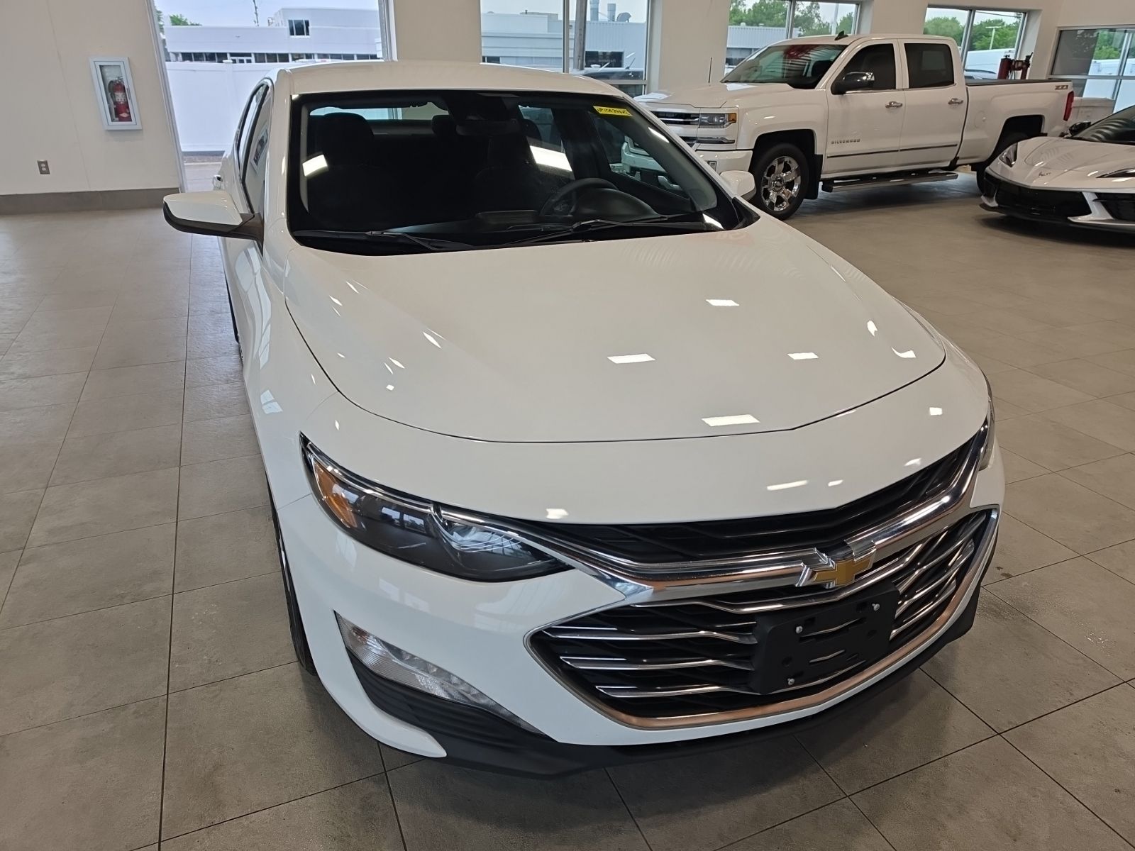 Thumbnail: 2022 Chevrolet Malibu - 4