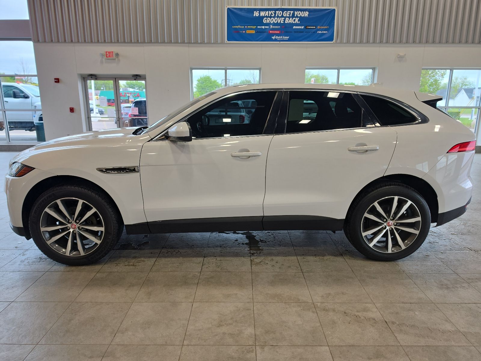 Thumbnail: 2019 Jaguar F-Pace - 15