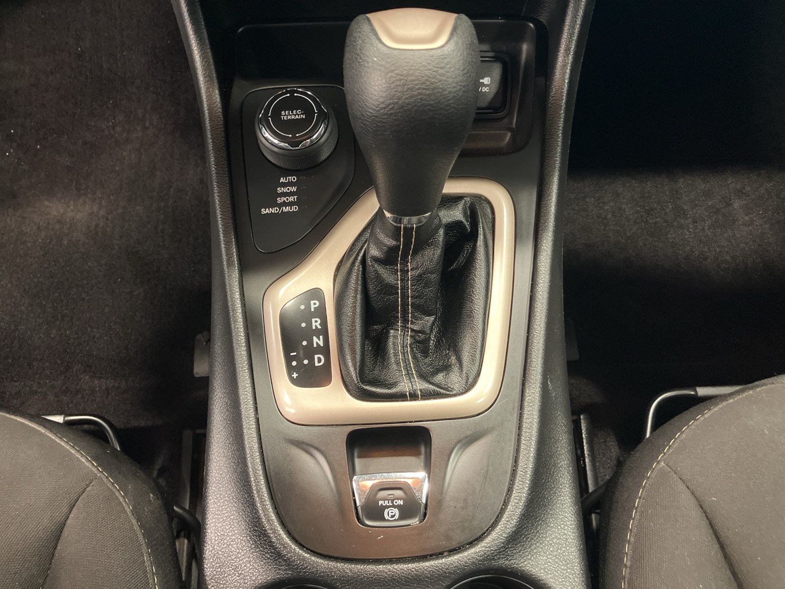 Thumbnail: 2017 Jeep Cherokee - 15