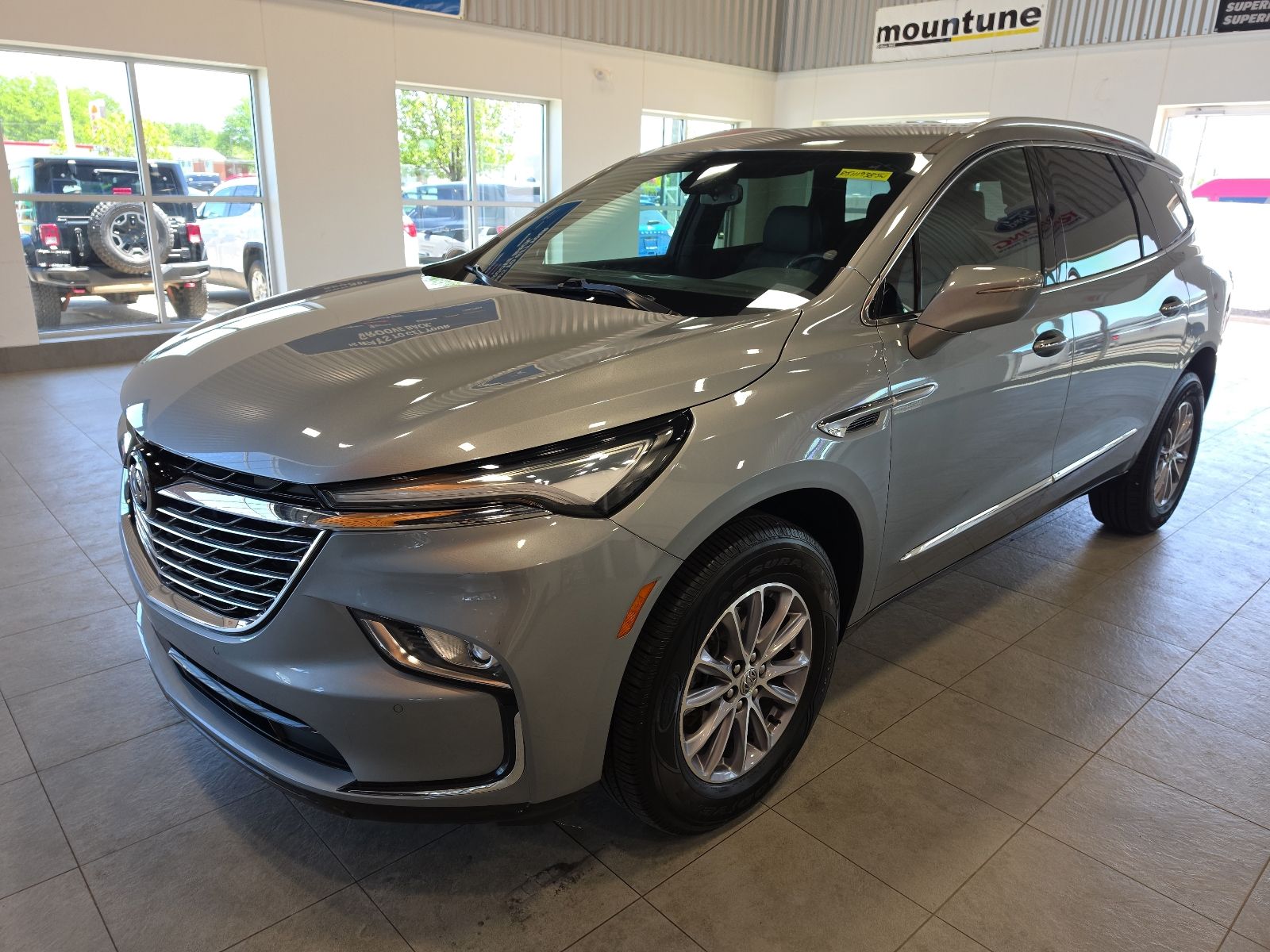 2024 Buick Enclave Essence's photo