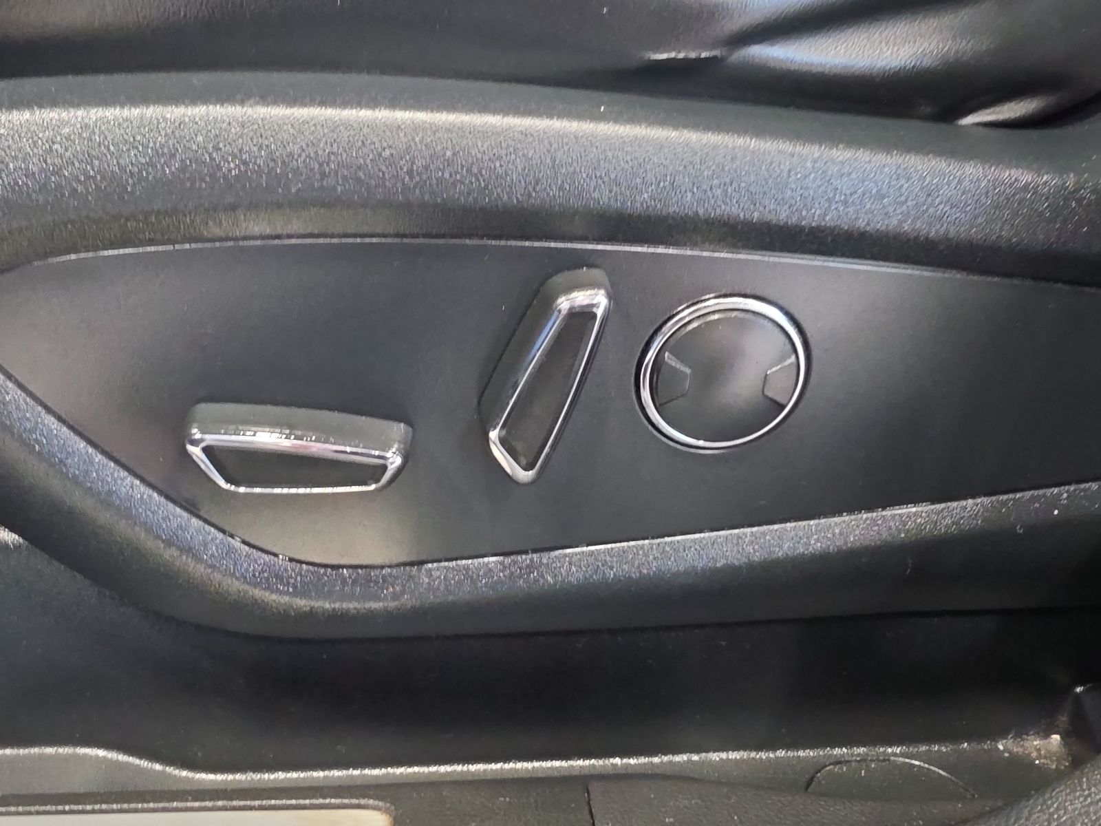 Thumbnail: 2017 Lincoln MKC - 18