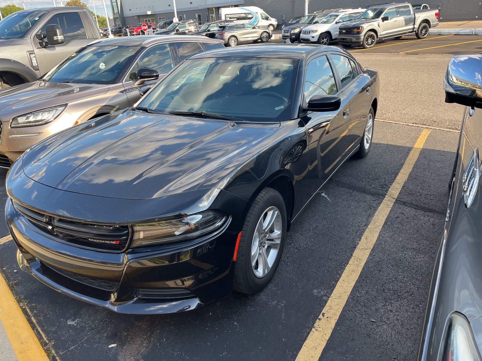 2023 Dodge Charger SXT photo 3