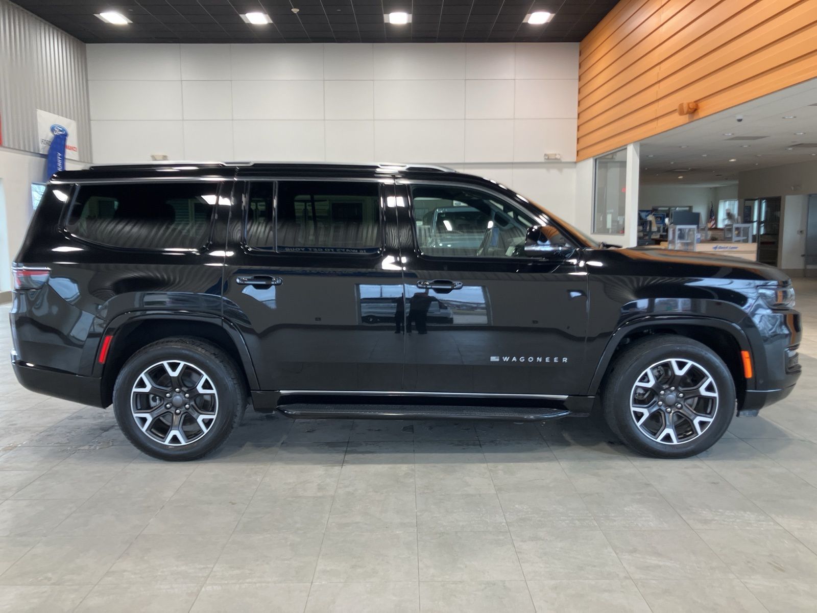 Thumbnail: 2024 Jeep Wagoneer - 4