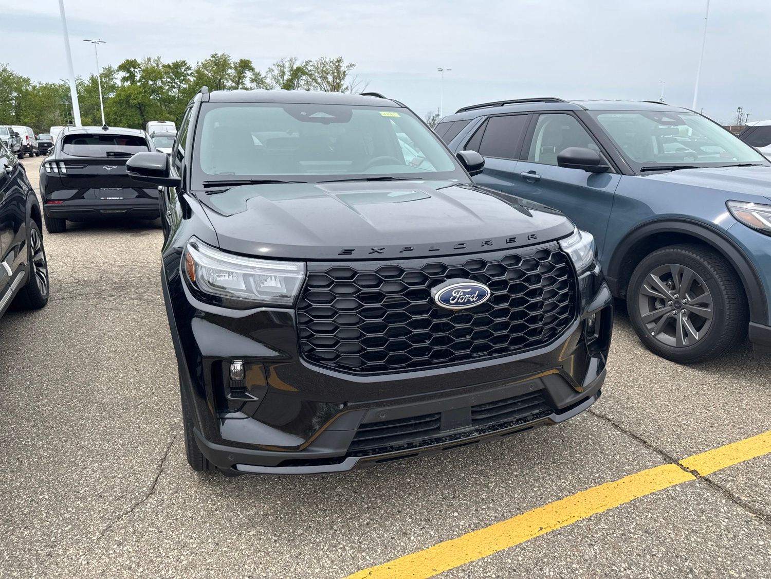 Thumbnail: 2026 Ford Explorer - 5