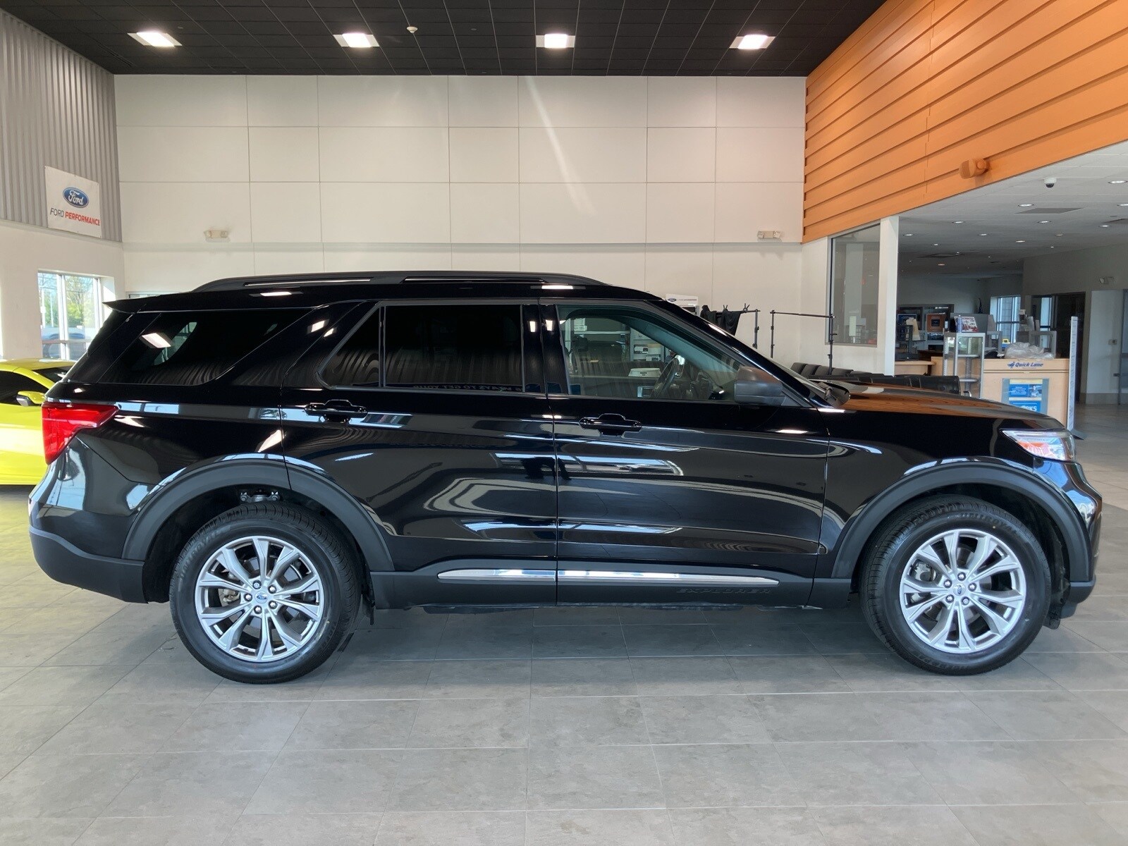 2022 Ford Explorer XLT photo 4