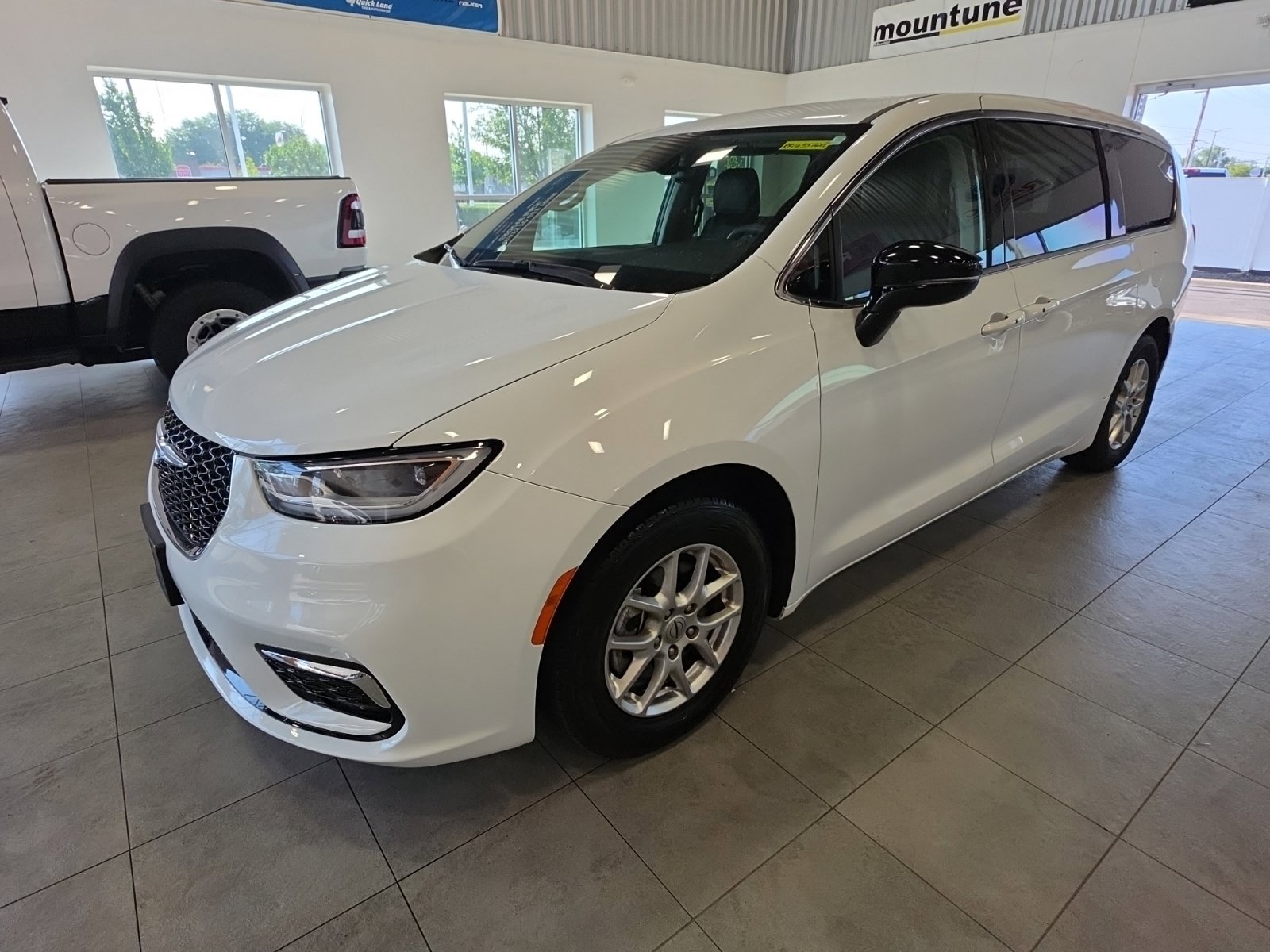  Chrysler Pacifica