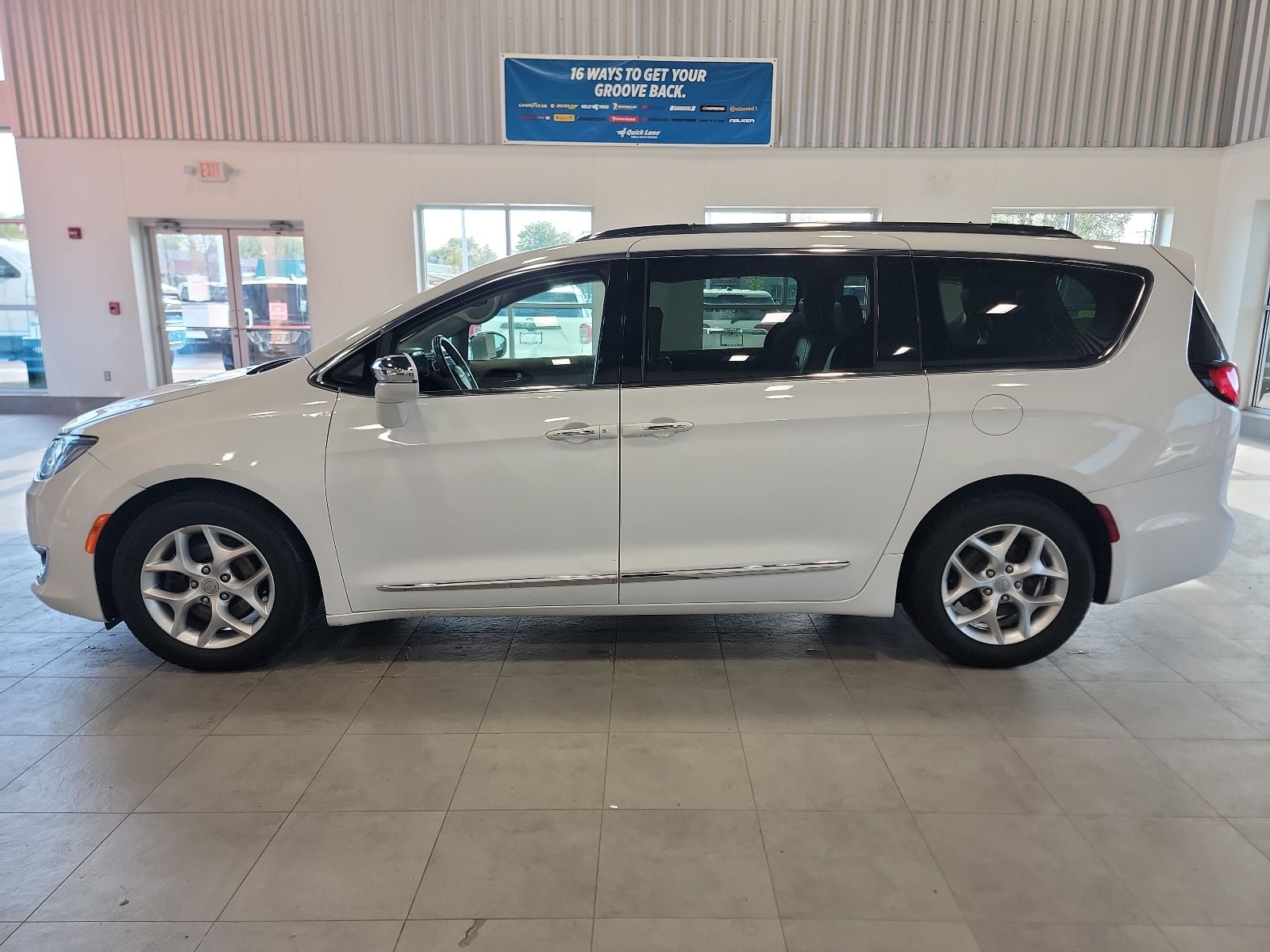 Thumbnail: 2020 Chrysler Pacifica - 9
