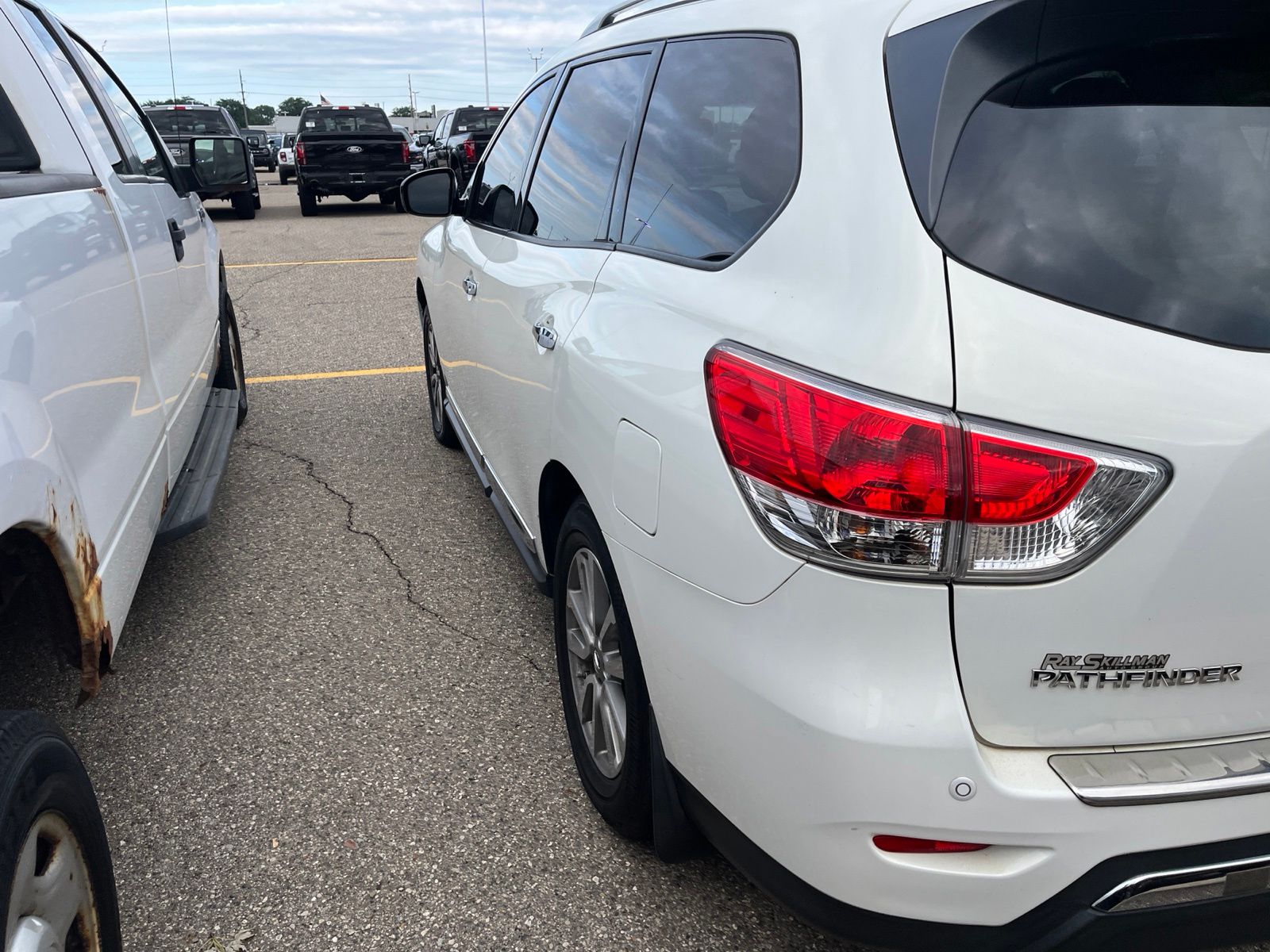 Thumbnail: 2014 Nissan Pathfinder - 11