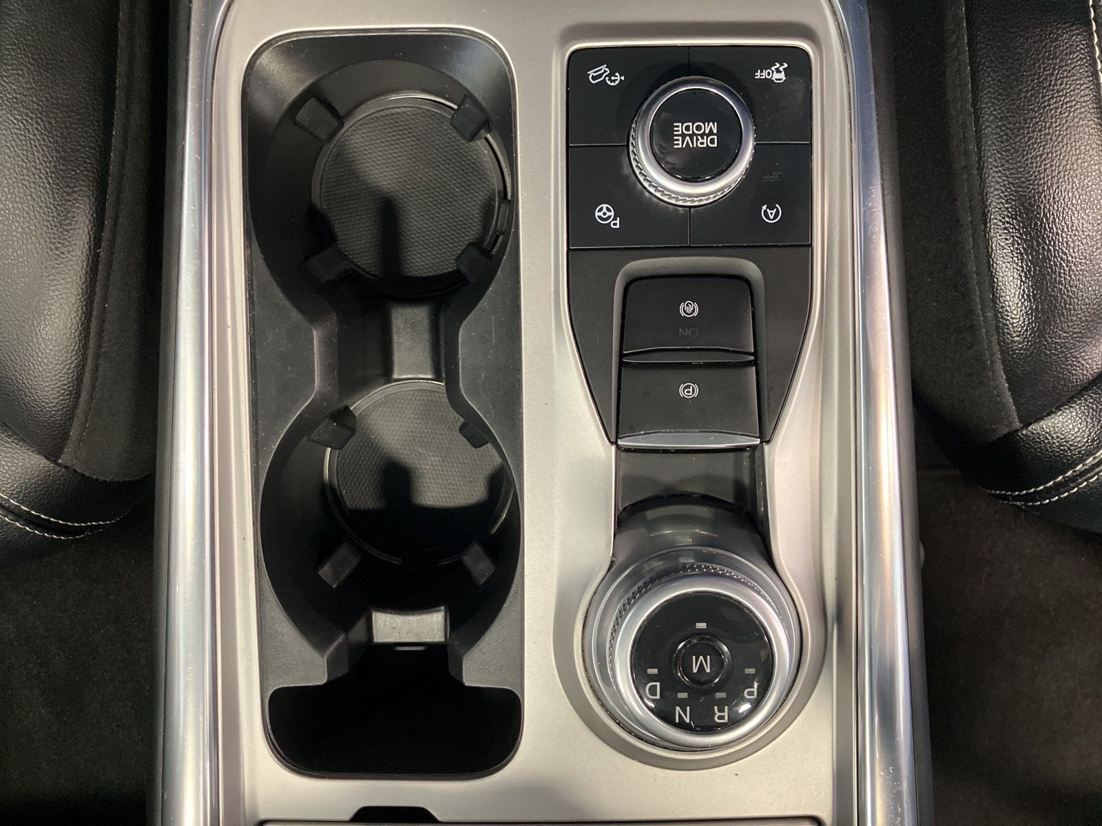 Thumbnail: 2020 Ford Explorer - 16