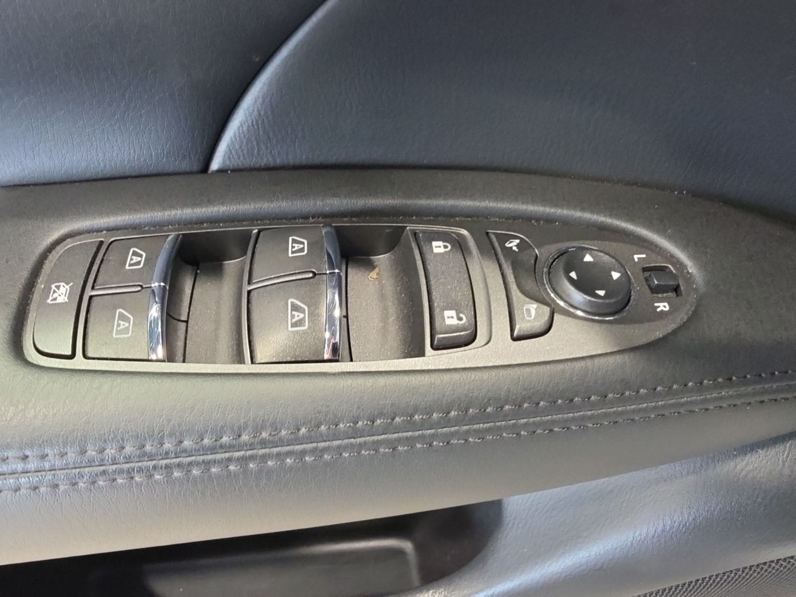 Thumbnail: 2019 INFINITI Q70 - 18