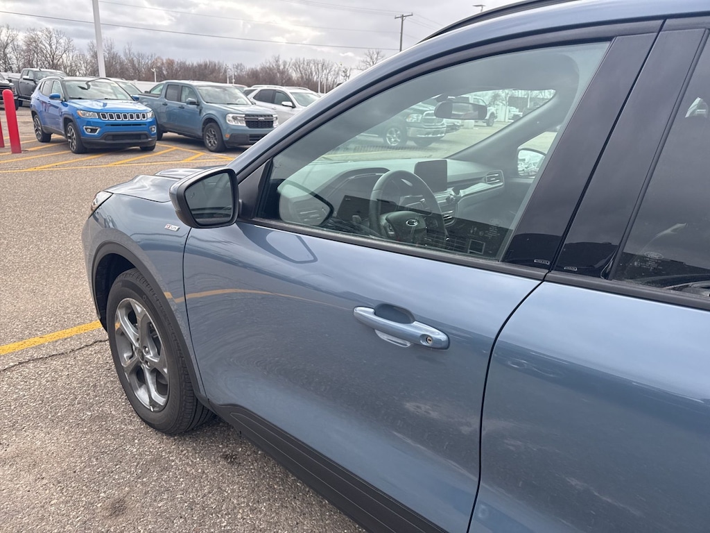 Used 2025 Ford Escape ST-Line Select SUV