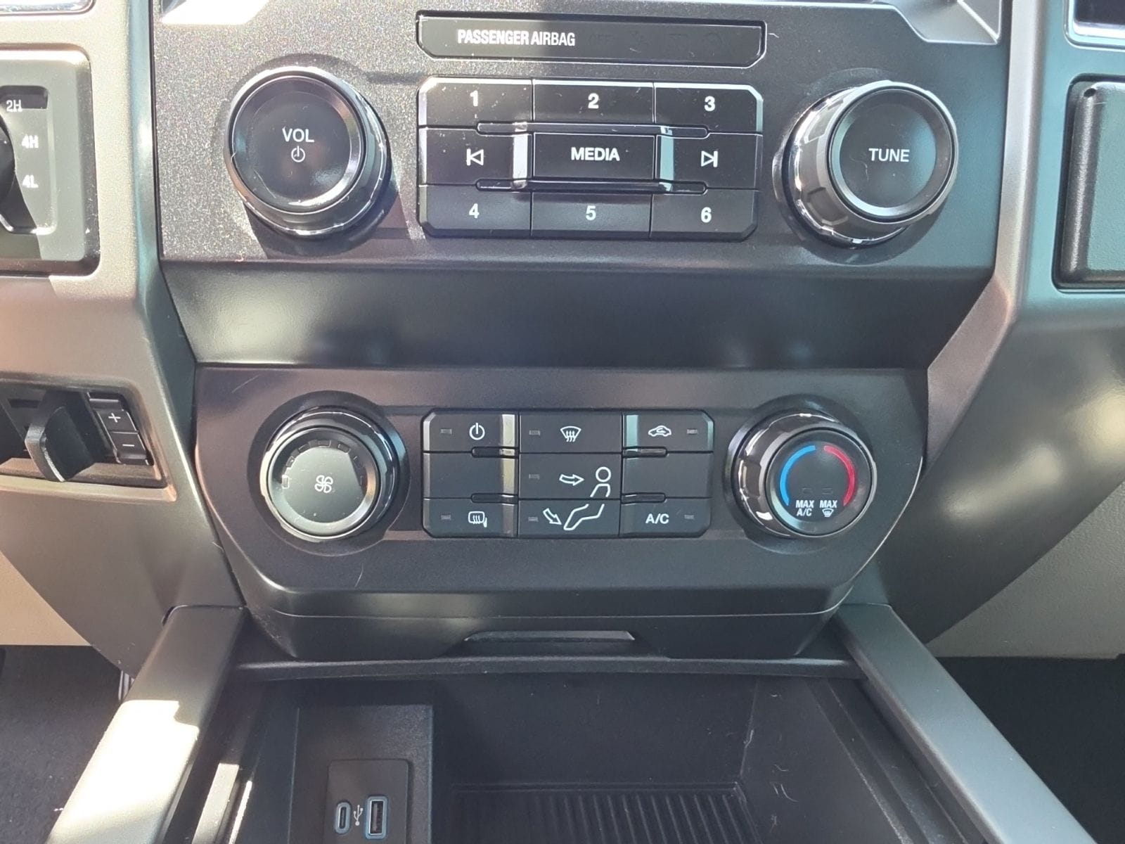 Thumbnail: 2018 Ford F-250 - 26