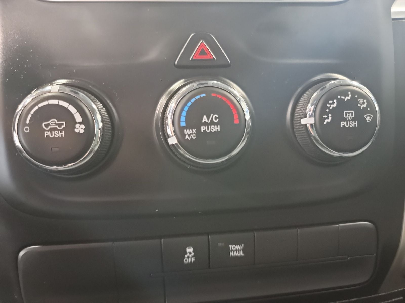Thumbnail: 2019 RAM 1500 Classic - 26