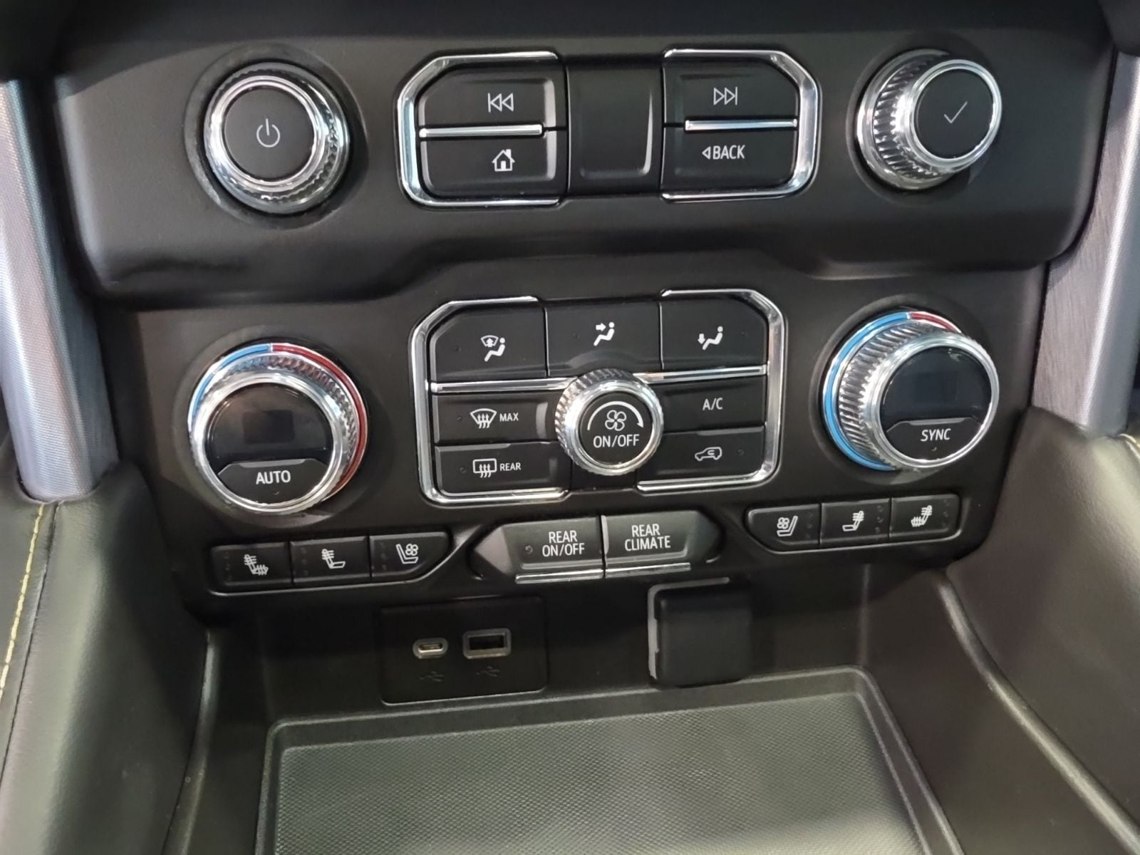 Thumbnail: 2023 GMC Yukon XL - 25