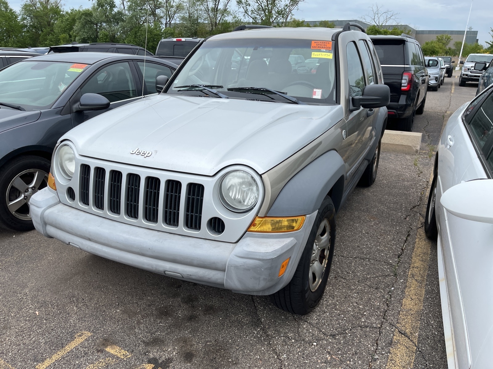 Used 2005 Jeep Liberty Sport with VIN 1J4GL48K75W653149 for sale in Sterling Heights, MI