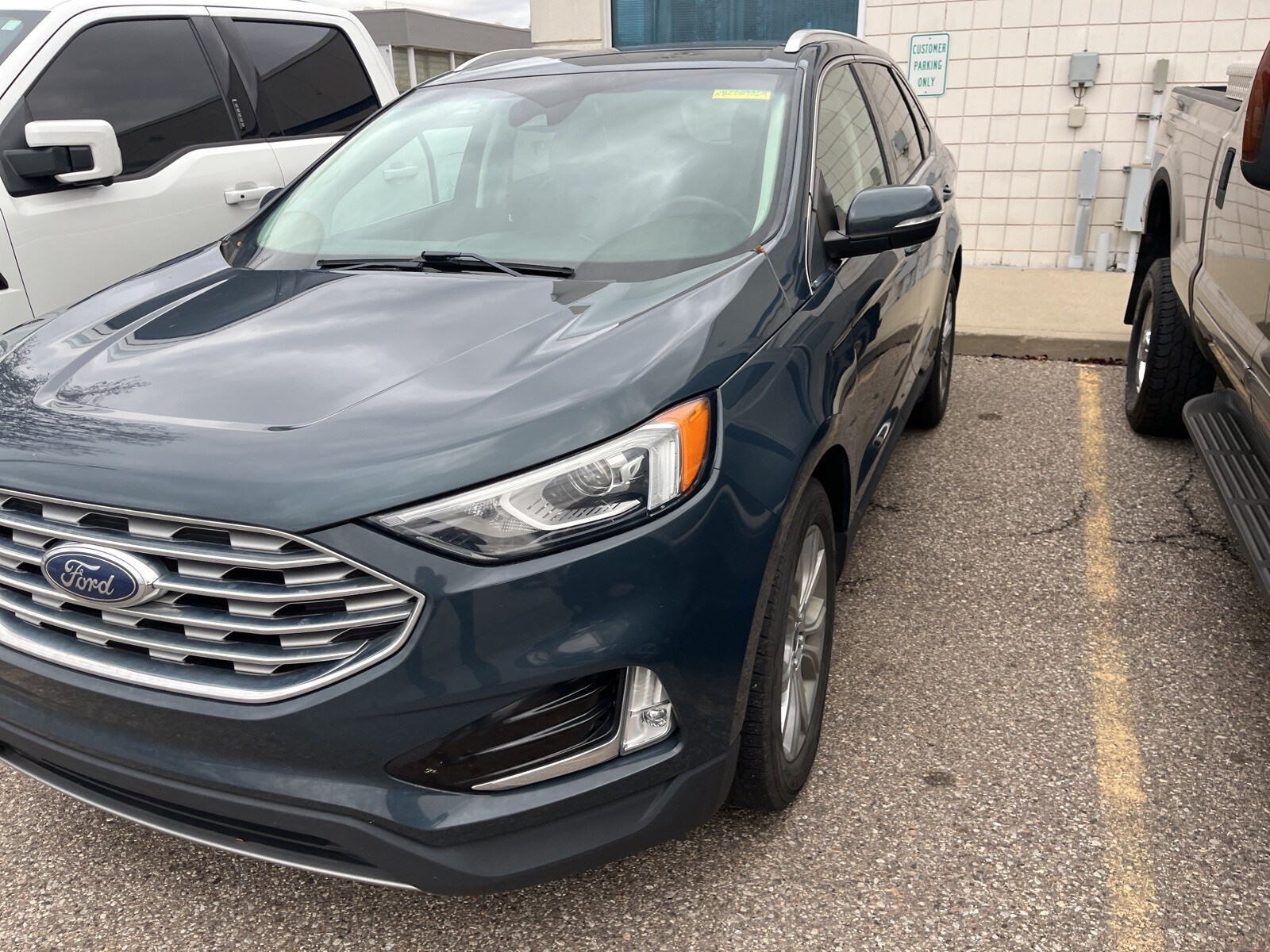 2019 Ford Edge Titanium photo 4