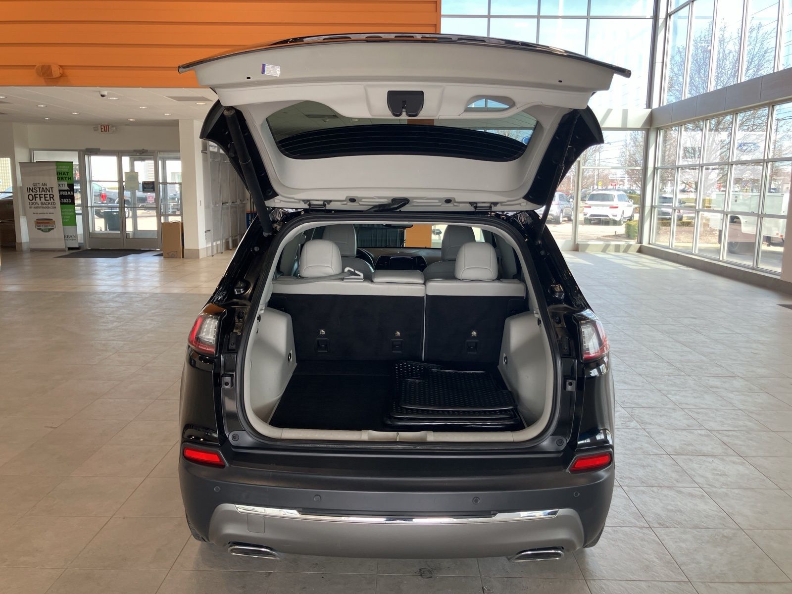 Thumbnail: 2019 Jeep Cherokee - 27