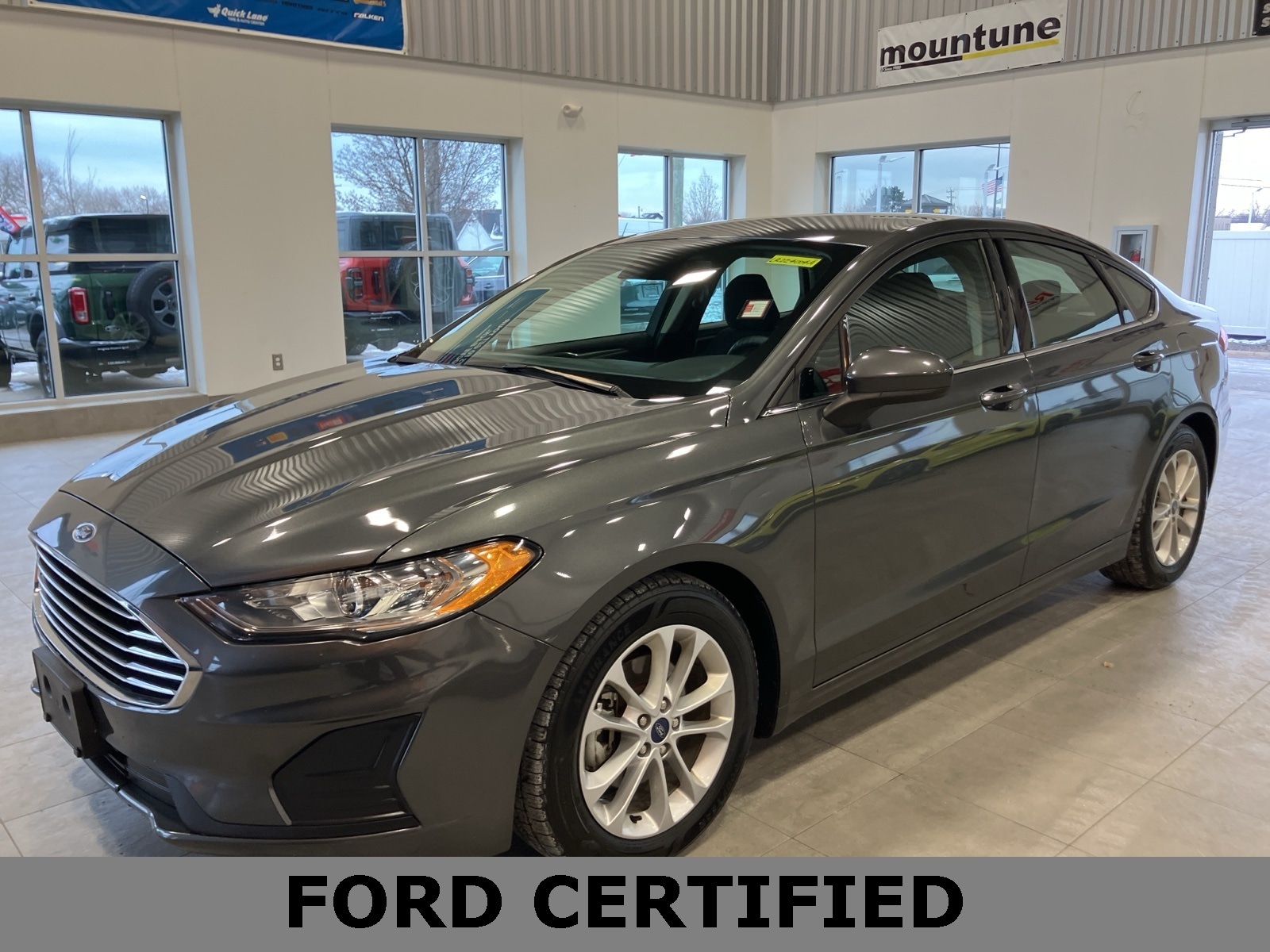 2020 Ford Fusion SE's photo