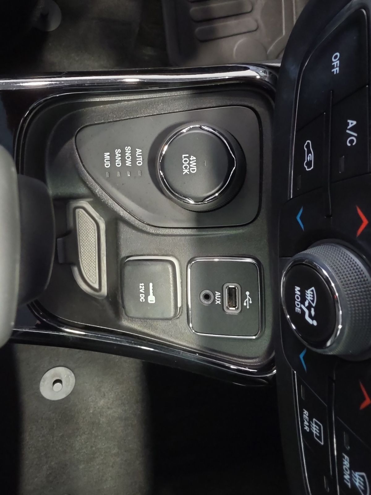 Thumbnail: 2018 Jeep Compass - 21