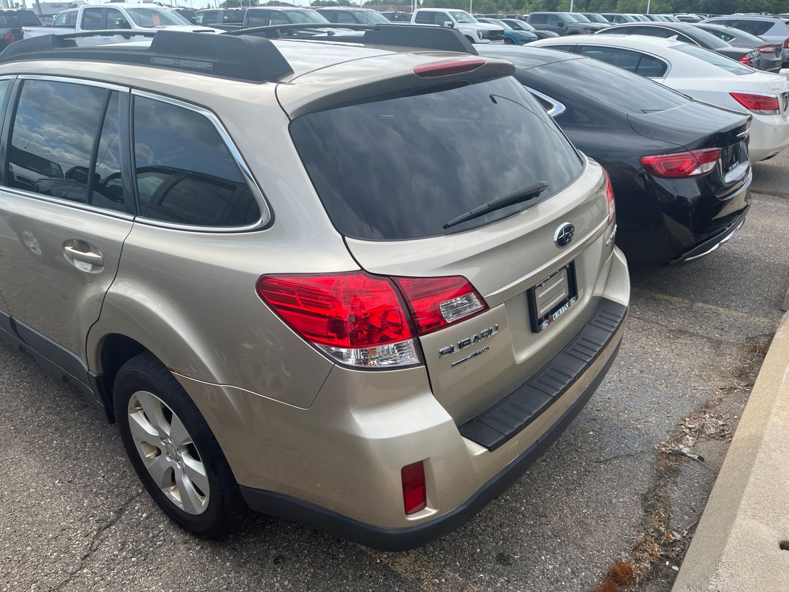 Thumbnail: 2010 Subaru Outback - 9