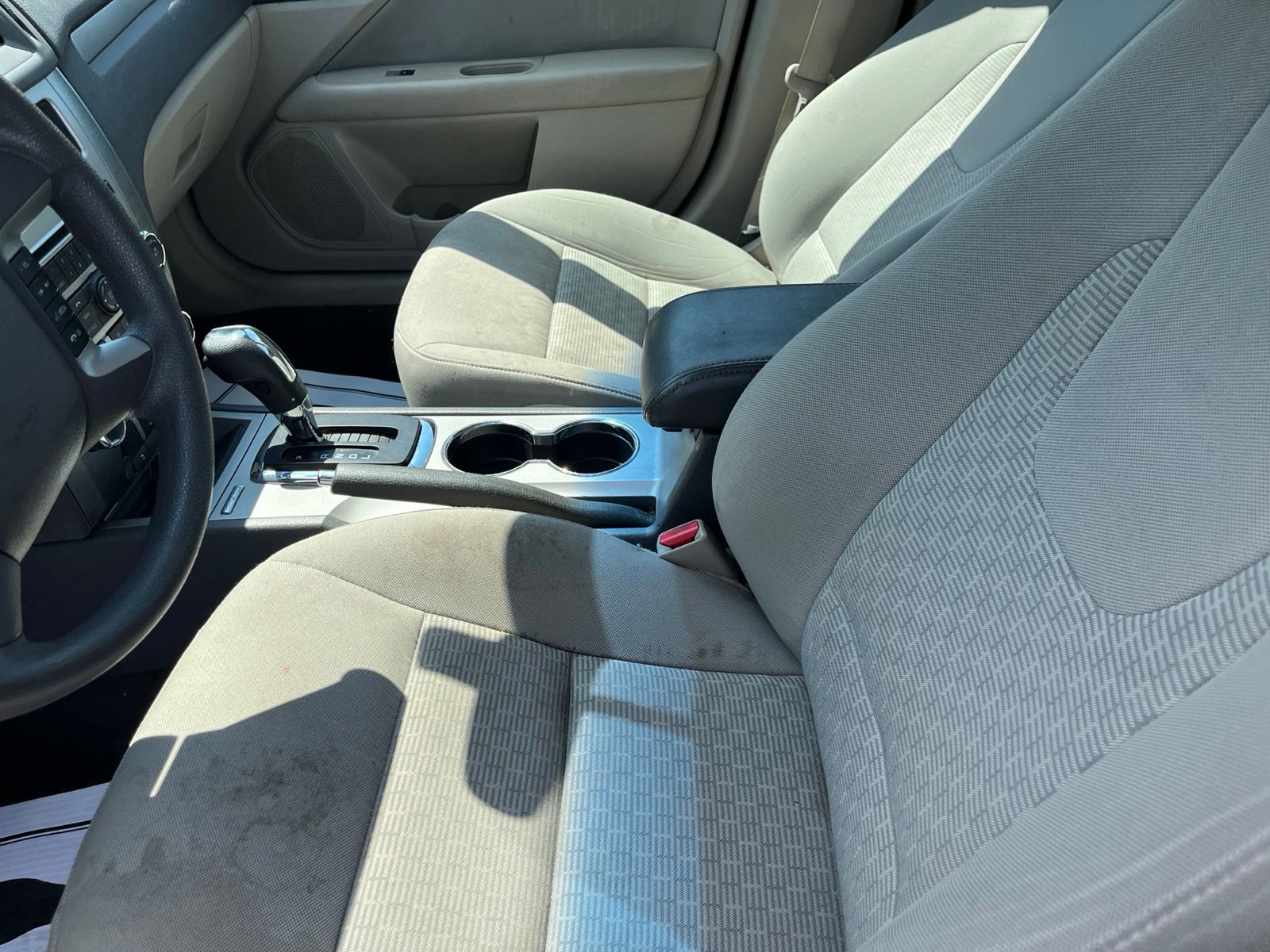 Thumbnail: 2010 Ford Fusion - 27