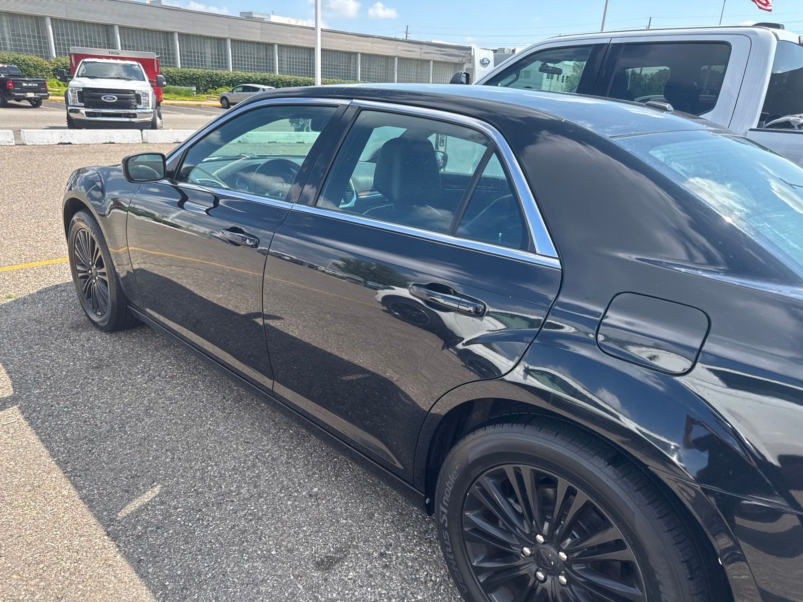 Thumbnail: 2014 Chrysler 300 - 17