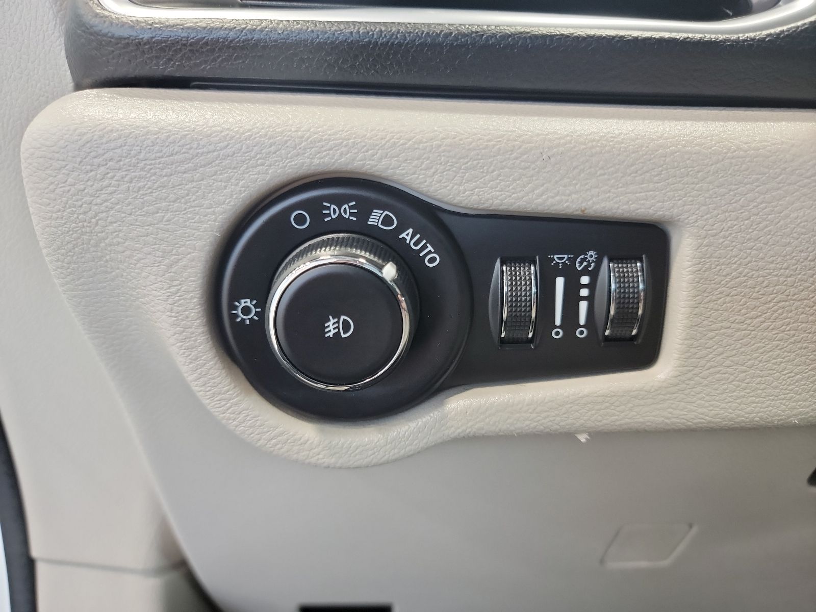 Thumbnail: 2020 Chrysler Pacifica - 19