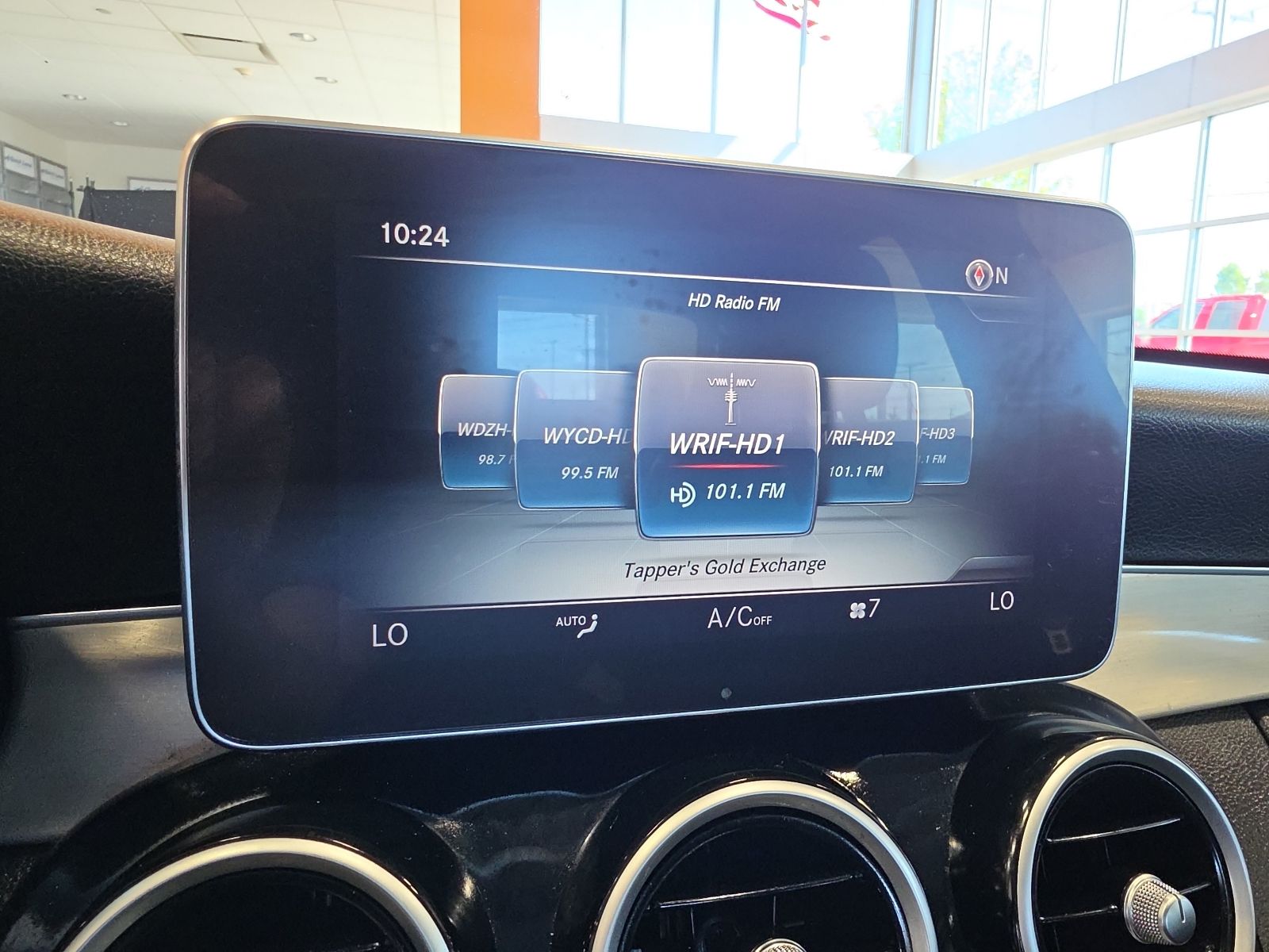 Thumbnail: 2016 Mercedes-Benz C-Class - 30