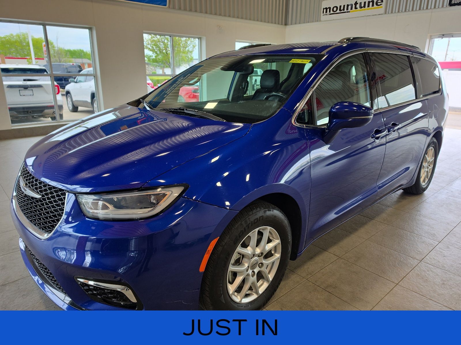 2021 Chrysler Pacifica Touring L's photo