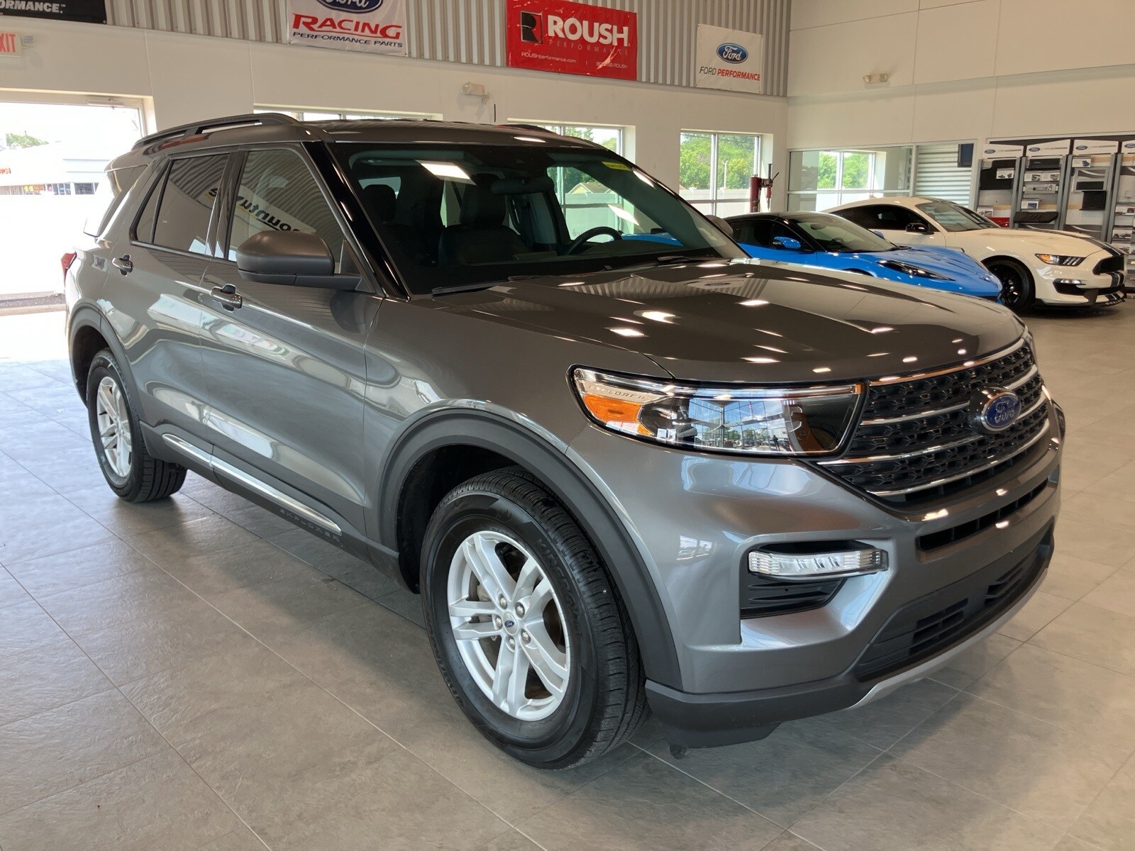 2023 Ford Explorer XLT photo 3