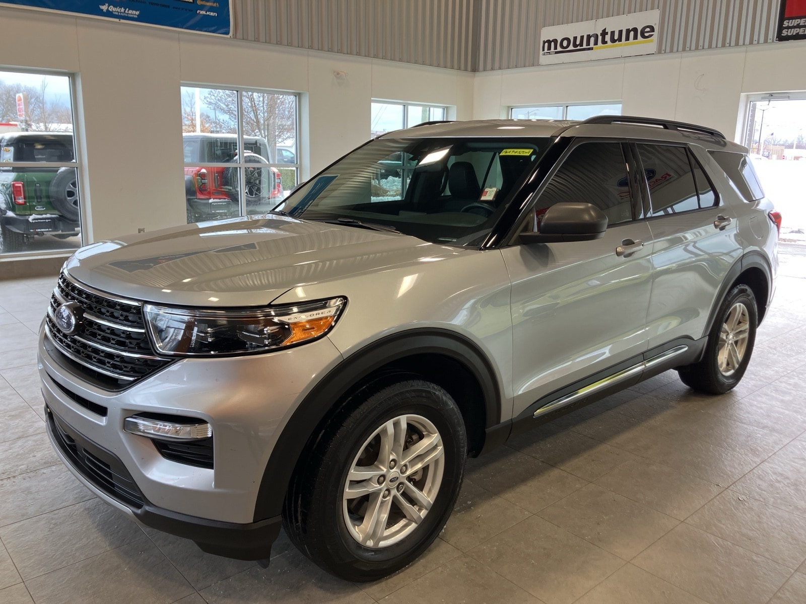 2023 Ford Explorer XLT's photo