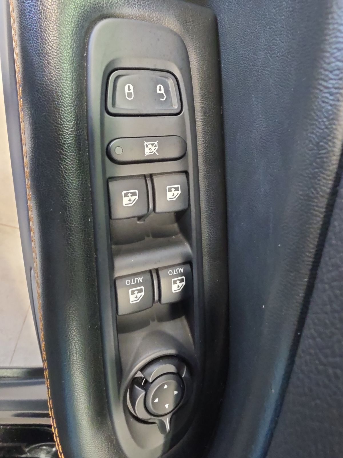 Thumbnail: 2018 Jeep Compass - 17
