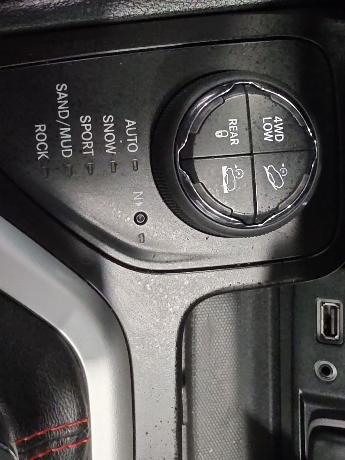Thumbnail: 2016 Jeep Cherokee - 24