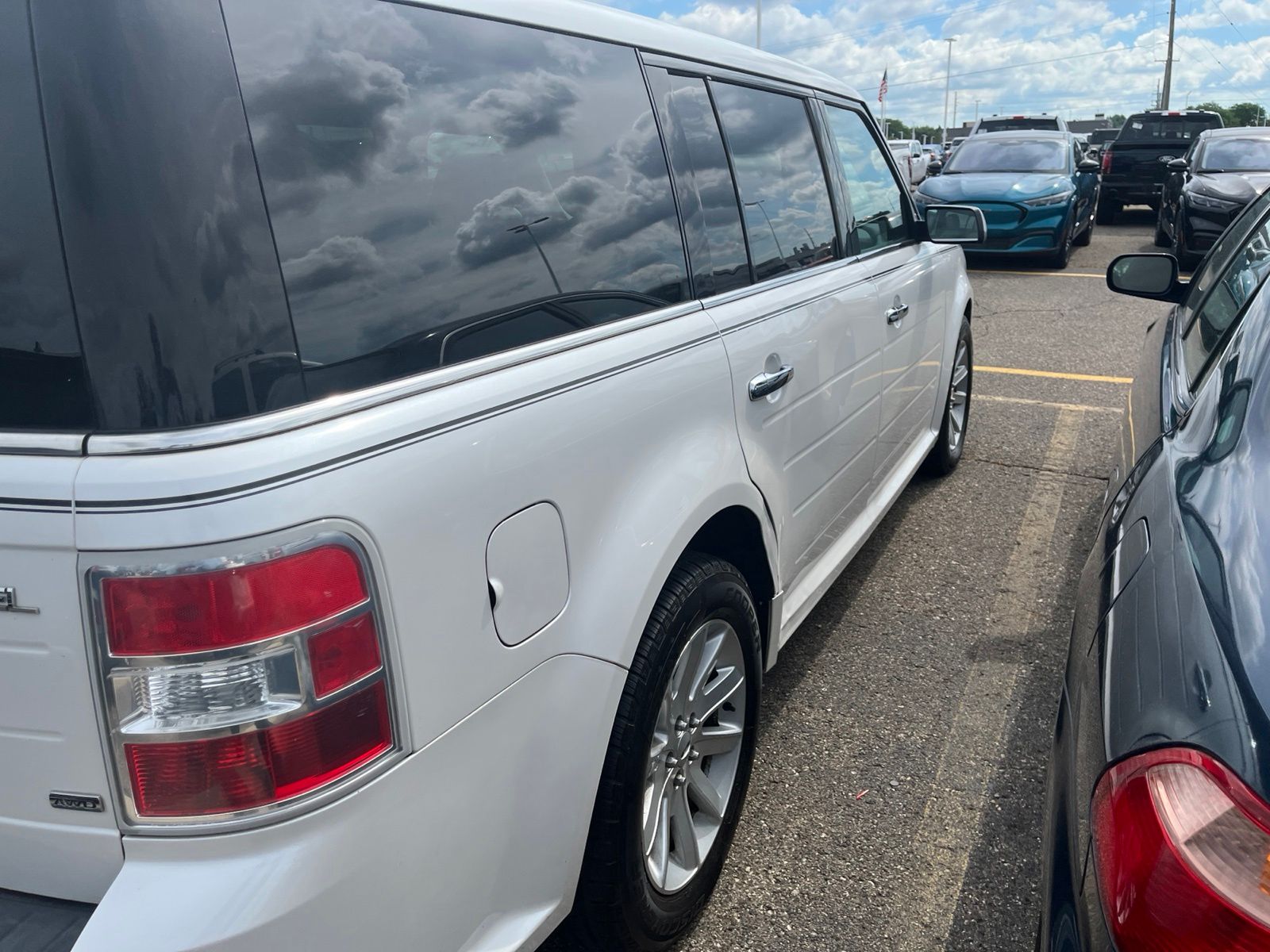 Thumbnail: 2010 Ford Flex - 17