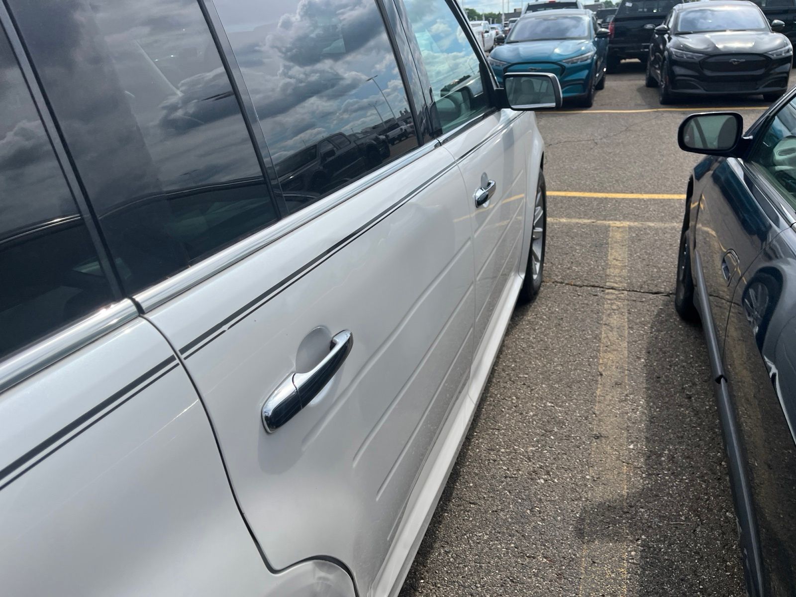 Thumbnail: 2010 Ford Flex - 19