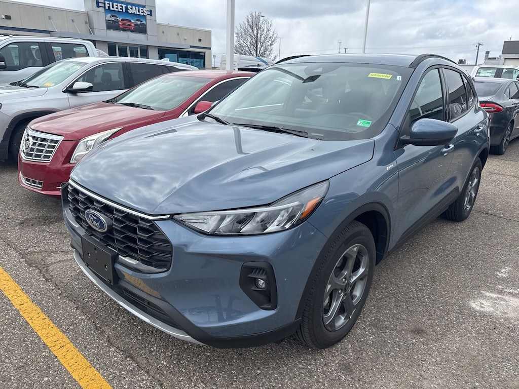 Used 2025 Ford Escape ST-Line Select SUV