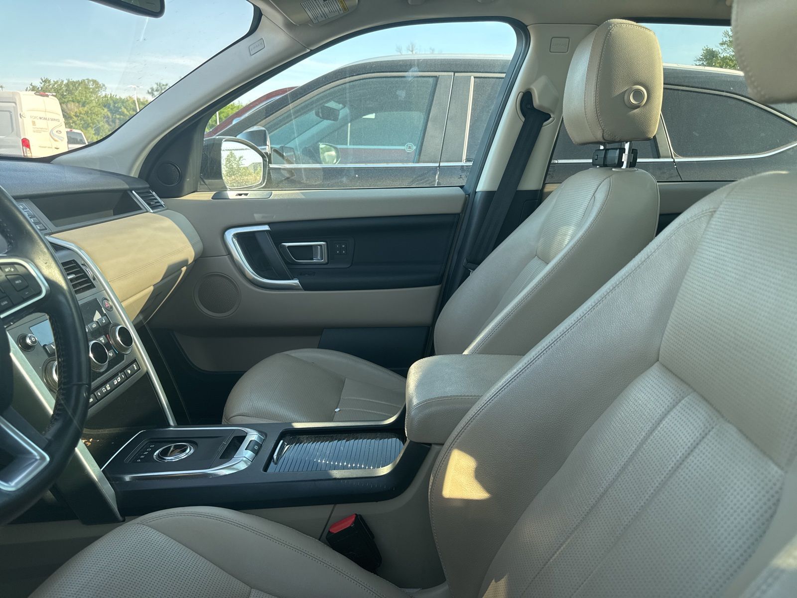 Thumbnail: 2019 Land Rover Discovery Sport - 30