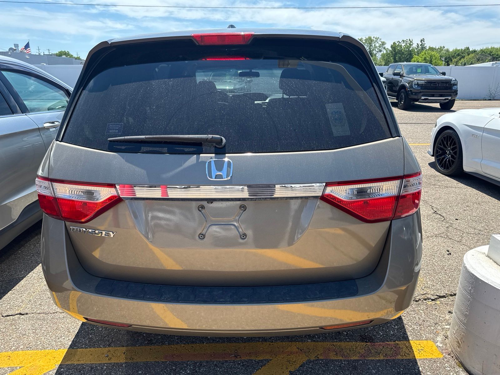 Thumbnail: 2011 Honda Odyssey - 25