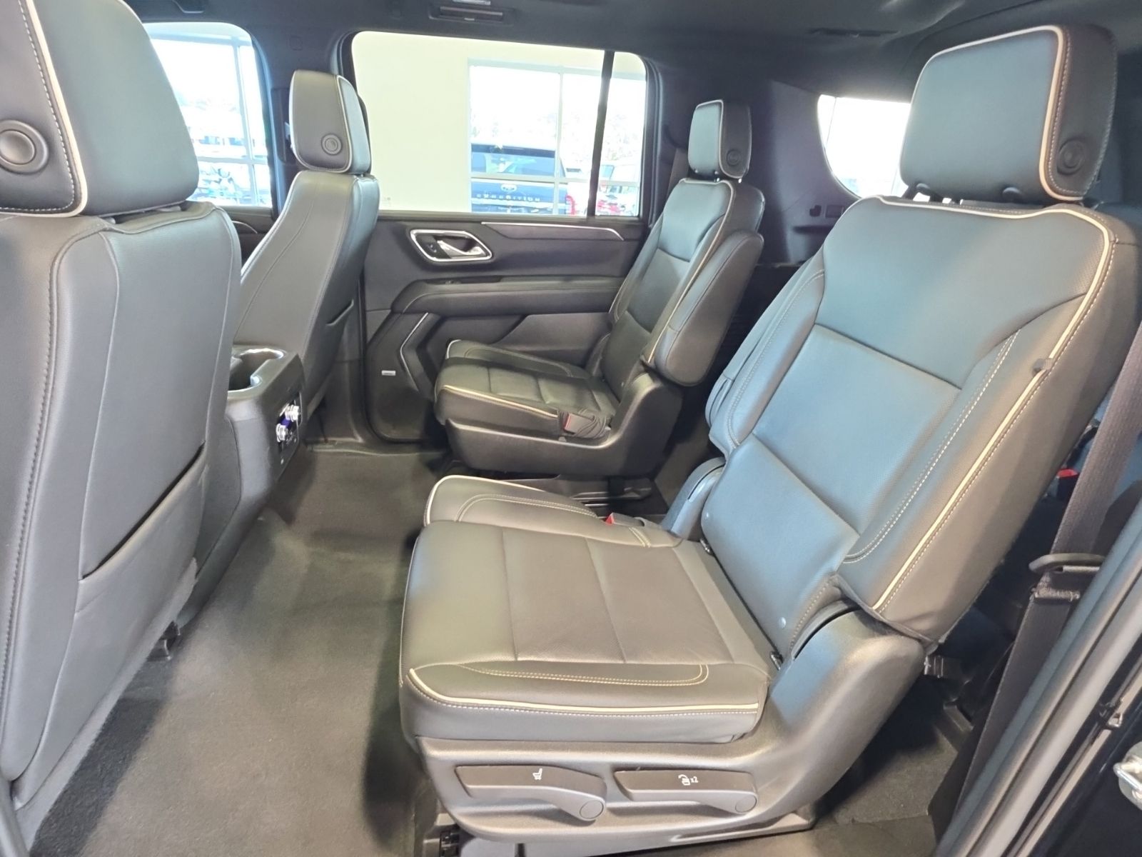 Thumbnail: 2023 GMC Yukon XL - 33