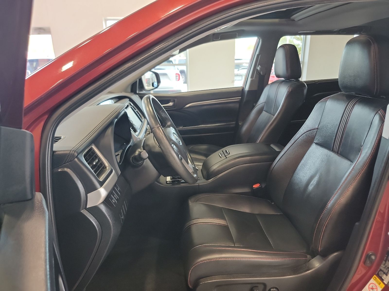 Thumbnail: 2019 Toyota Highlander - 16