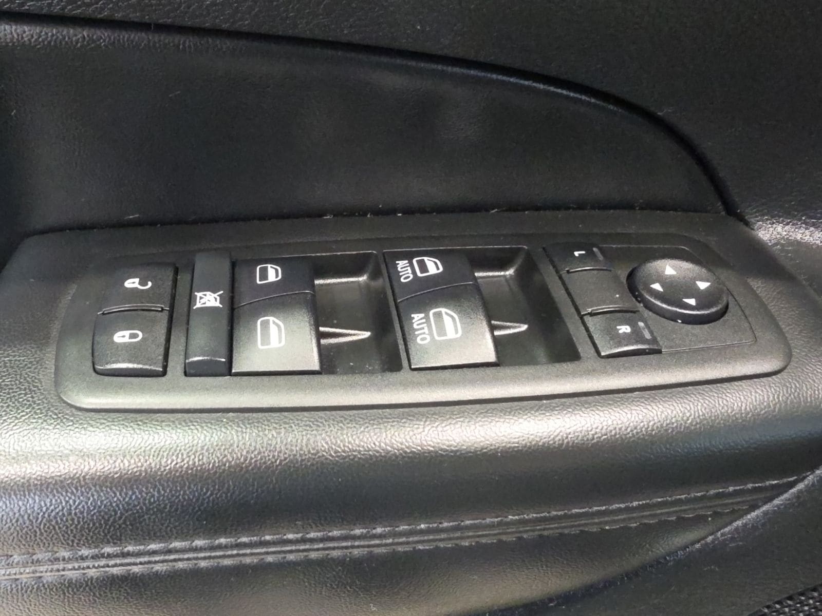 Thumbnail: 2014 Jeep Grand Cherokee - 16