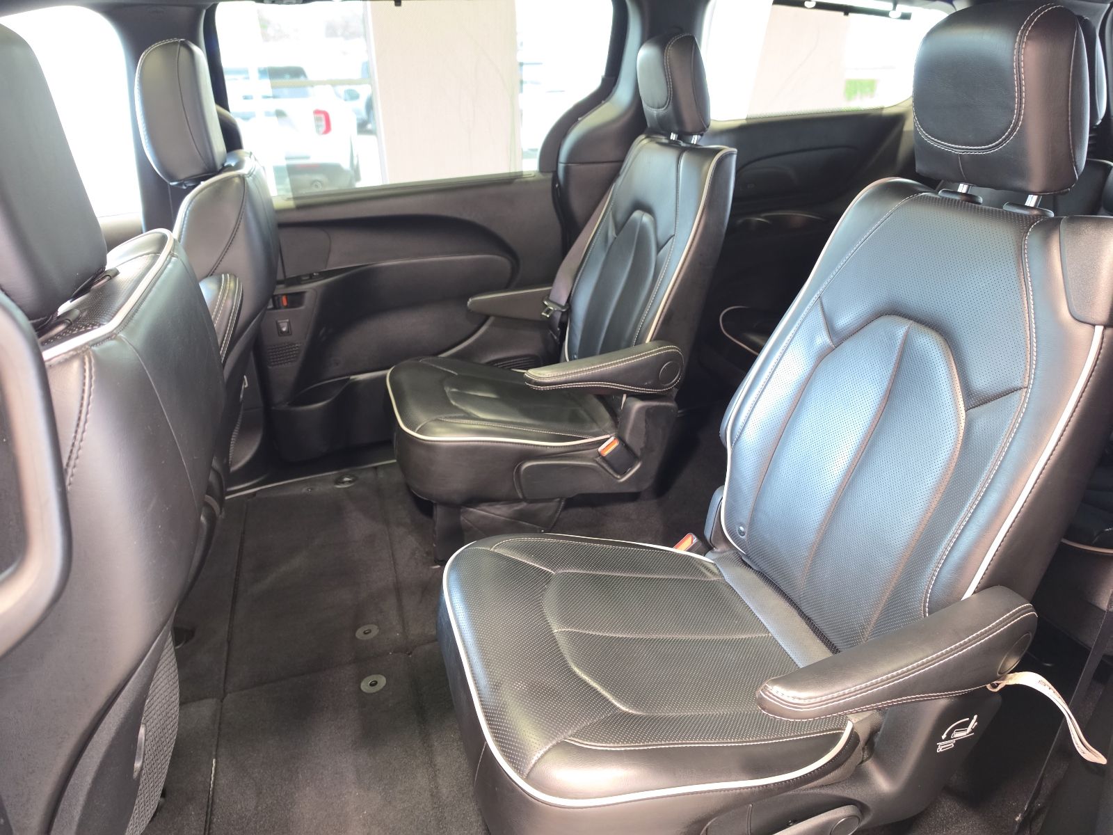 Thumbnail: 2025 Chrysler Pacifica - 34