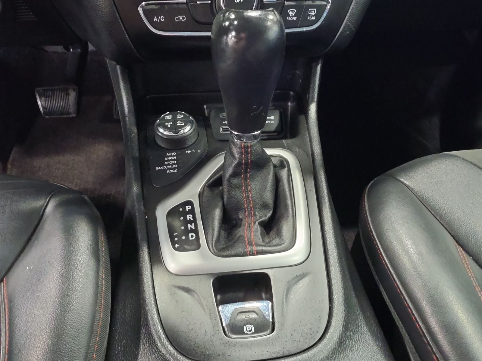 Thumbnail: 2016 Jeep Cherokee - 21