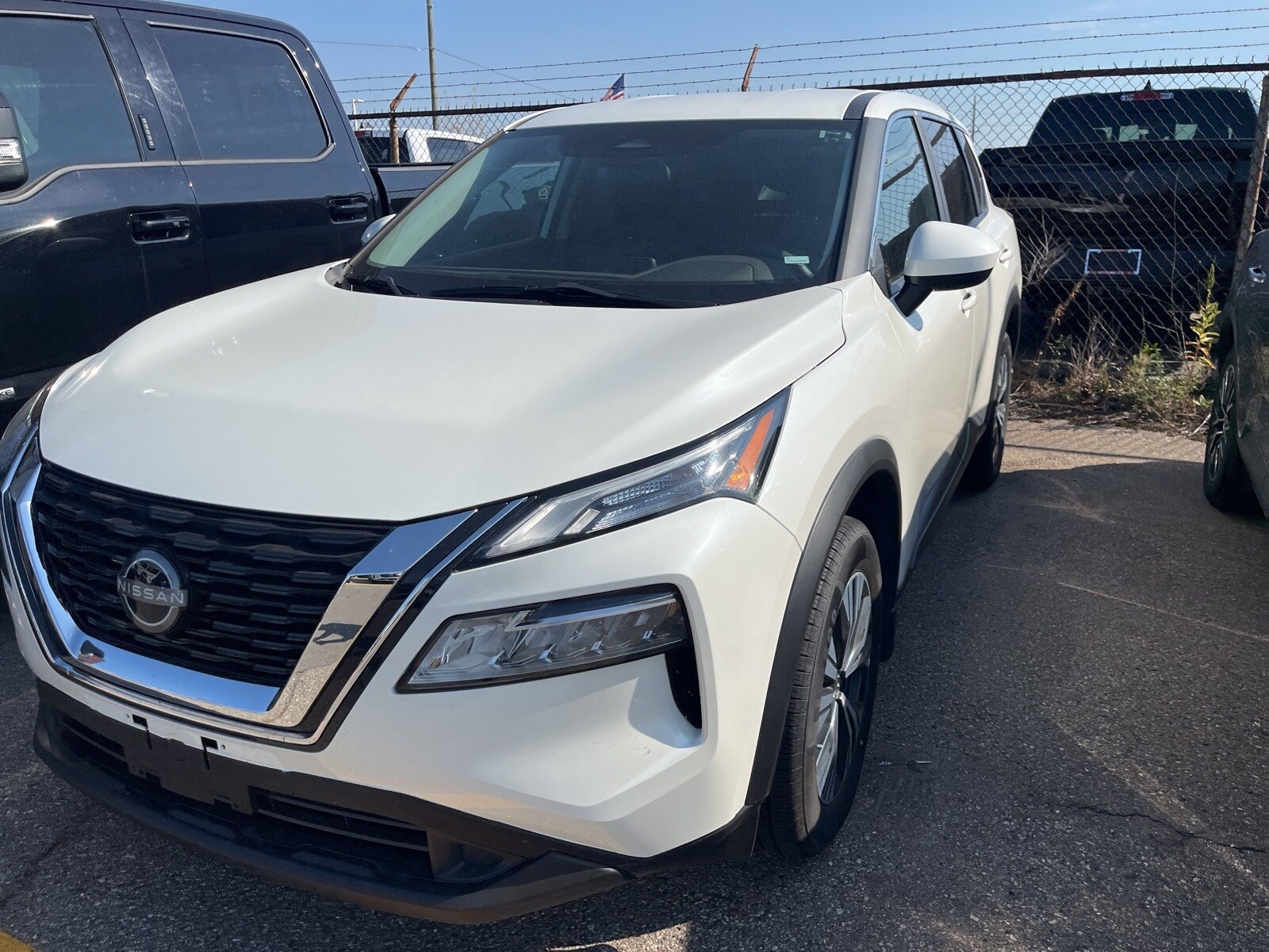 2023 Nissan Rogue SV photo 2