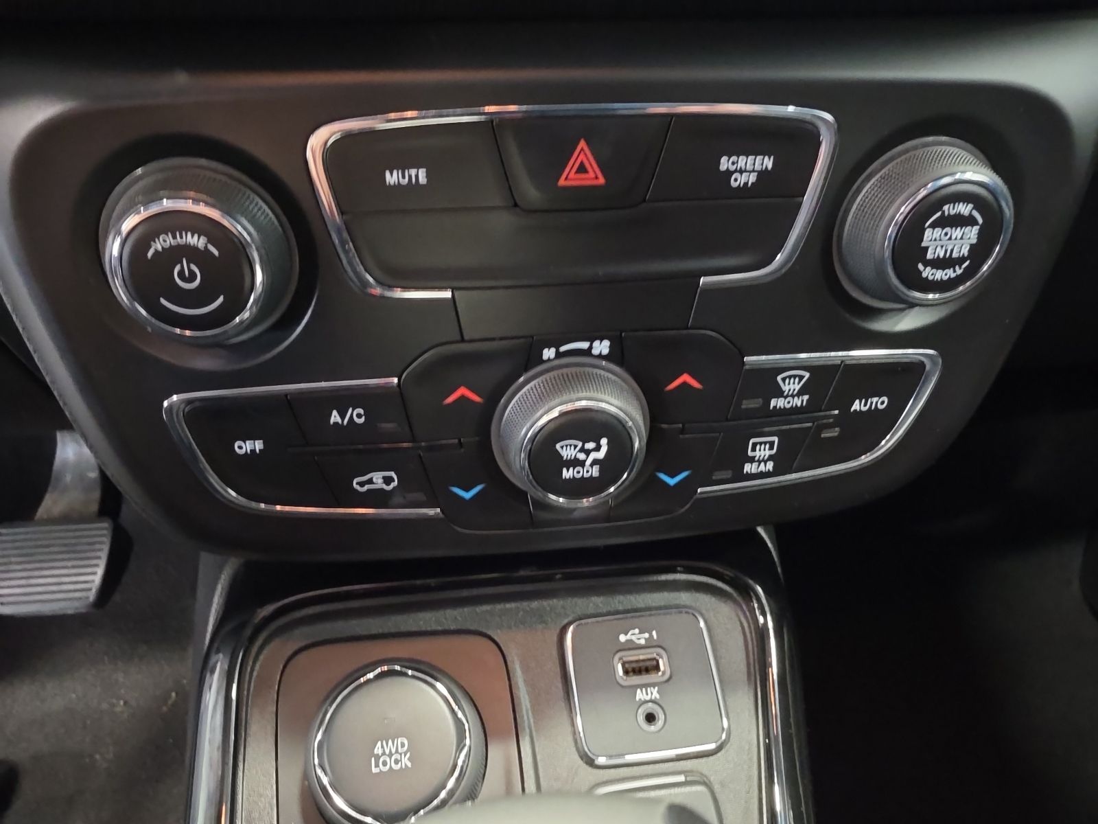 Thumbnail: 2019 Jeep Compass - 21