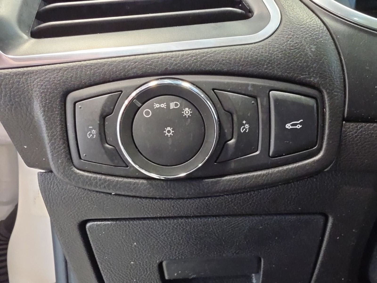 Thumbnail: 2016 Ford Edge - 22